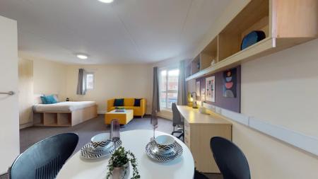 Classic Ensuite 2 bed student flat to rent on Creek Road, London, SE8