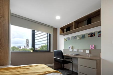 Deluxe Ensuite Plus 4 bed student flat to rent on Commercial Road, Portsmouth, PO1