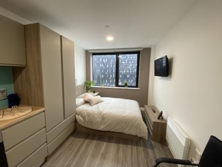 Superior Studio Plus Student flat to rent on Commercial Road, Portsmouth, PO1