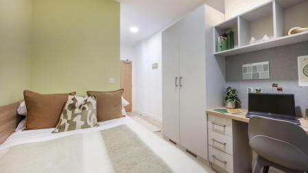Classic En-Suite Student flat to rent on Oxford Place, Manchester, M14