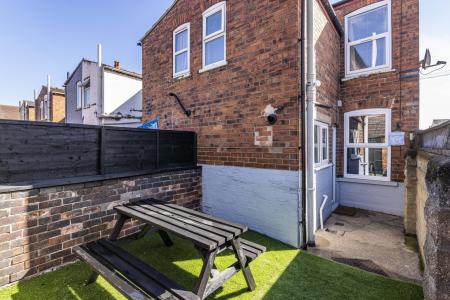 6 bed student house to rent on Thesiger Street, Lincoln, LN5