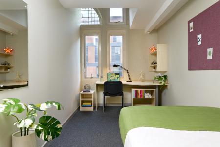Gold 2 Bed Apartment Student flat to rent on Far Gosford Street, Coventry, CV1