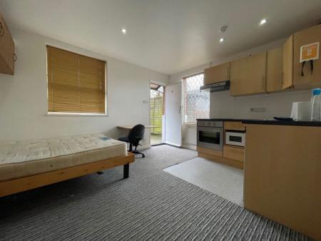 Student studio flat to rent on Boundary Road, Brighton, BN3