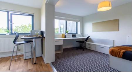 Studio Plus Student flat to rent on Newmarket Road, Cambridge, CB5