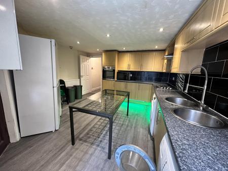 6 bed student house to rent on Providence Avenue, Leeds, LS6