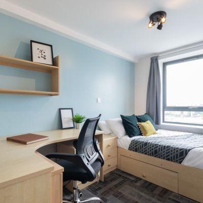 5 Bedroom Apartment