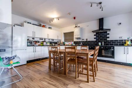 8 bed student house to rent on Mansfield Road, Nottingham, NG1