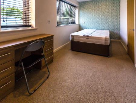 5 Bedroom Apartment
