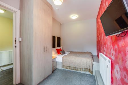 5 Bedroom Apartment