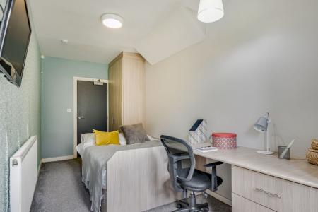 5 Bedroom Apartment