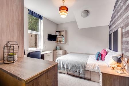 5 Bedroom Apartment
