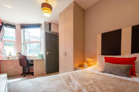 5 Bedroom Apartment