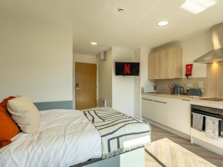 Gold Studio Student flat to rent on Lower Bristol Road, Bath, BA2