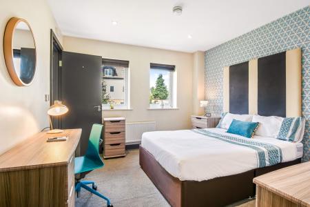 6 Bedroom Apartment
