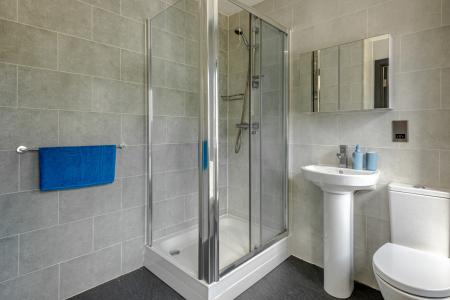 6 Bedroom Apartment