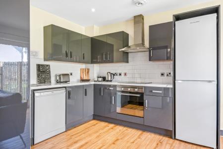 6 Bedroom Apartment