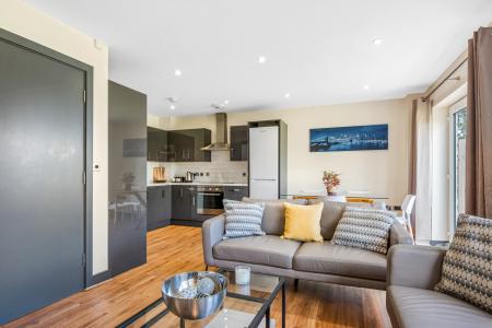 6 Bedroom Apartment