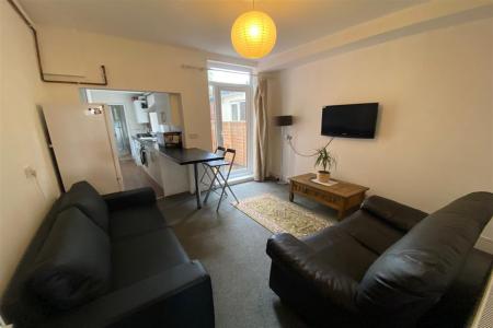 4 bed student house to rent on Mettham Street, Nottingham, NG7
