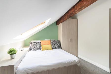 5 Bedroom Apartment