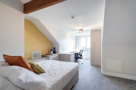 5 Bedroom Apartment