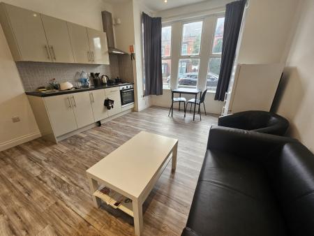 1 bed student house to rent on Estcourt Terrace, Leeds, LS6