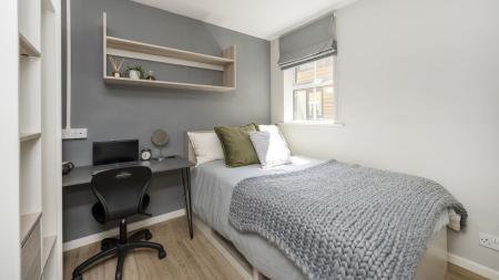 Classic 1 Bed Apartment Student flat to rent on Fitzhugh Street, Southampton, SO15