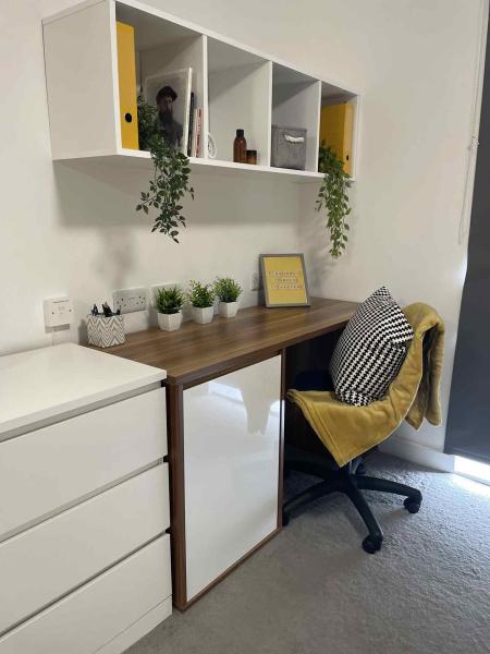 Classic Ensuite 8 bed student flat to rent on Servia Road, Leeds, LS7