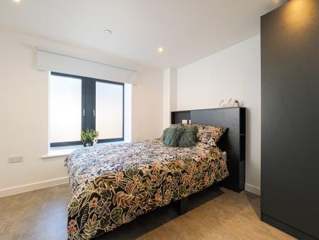 B02-style studio Student flat to rent on St Peters Street, Canterbury, CT1