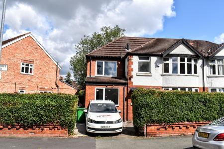 Student studio flat to rent on Heyscroft Road, Manchester, M20