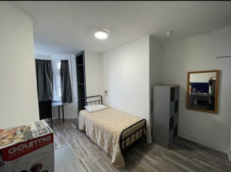 Room 206A 1 bed student flat to rent on West Street, Brighton, BN1