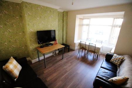 7 bed student house to rent on Estcourt Avenue, Leeds, LS6