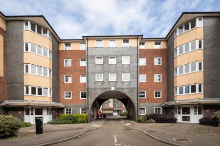 Non Ensuite - Silver 6 bed student flat to rent on Royal Crescent Road, Southampton, SO14