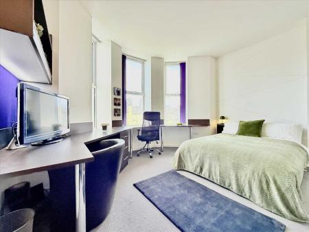 Student studio flat to rent on Studio 3, The Square, Plymouth, PL4