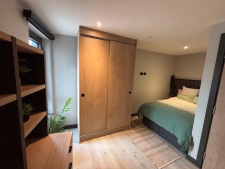Townhouse Deluxe Ensuite Student flat to rent on Surrey Street, Bristol, BS2