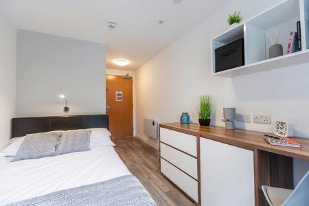 Classic Ensuite 6 bed student flat to rent on Servia Road, Leeds, LS7