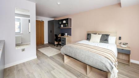 Classic Plus Studio Student flat to rent on Park Cross Street, Leeds, LS1