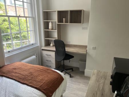 Dolphin Compact Student flat to rent on High Street, Southampton, SO142HN