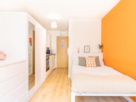 Classic Studio Student flat to rent on Russell Street, Nottingham, NG7