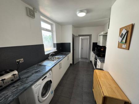 5 bed student house to rent on Clough Road, Hull, HU5