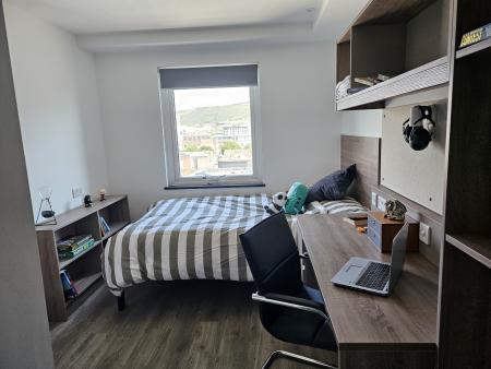 Standard Ensuite Penthouse 6 bed student flat to rent on Kingsway, Swansea, SA1