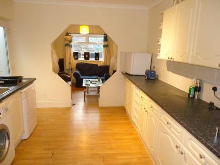 5 bed student house to rent on Dogfield Street, Cardiff, CF24