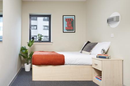 One Bed Apartment 1 bed student flat to rent on 20 Gasking St, Plymouth, PL4