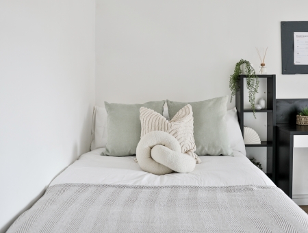 Value Studio Student flat to rent on Upper Brook St, Manchester, M13