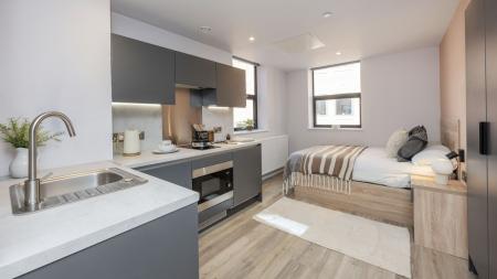 Classic Studio Student flat to rent on Park Cross Street, Leeds, LS1