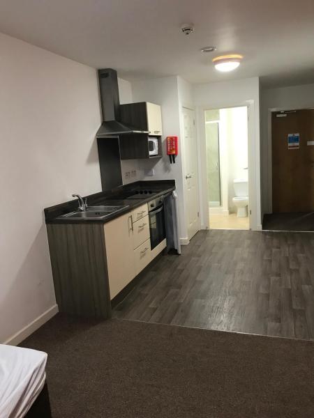 Premium Studio - Single