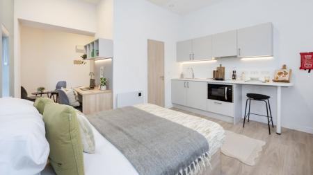 Deluxe Plus Studio Student flat to rent on Oxford Place, Manchester, M14