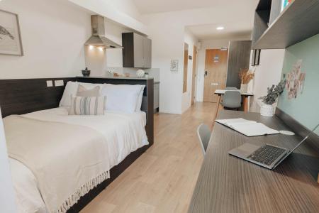 Silver Balcony Studio Riverside (Top Floor) Student flat to rent on Midland Road, Bath, BA1