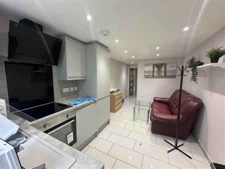 Student studio flat to rent on Lawn Road, Southampton, SO17