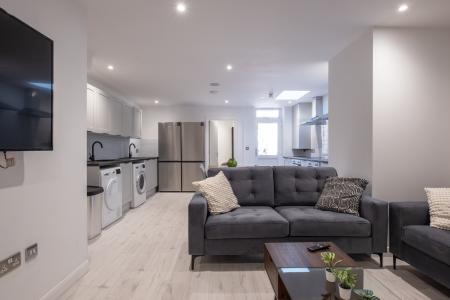 6 bed student house to rent on Rhyddings Park Road, Swansea, SA2