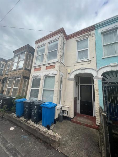 6 bed student house to rent on Wellesley Avenue, Hull, HU6